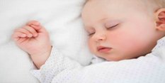 Parents reminded about Safer Sleep for babies this Christmas