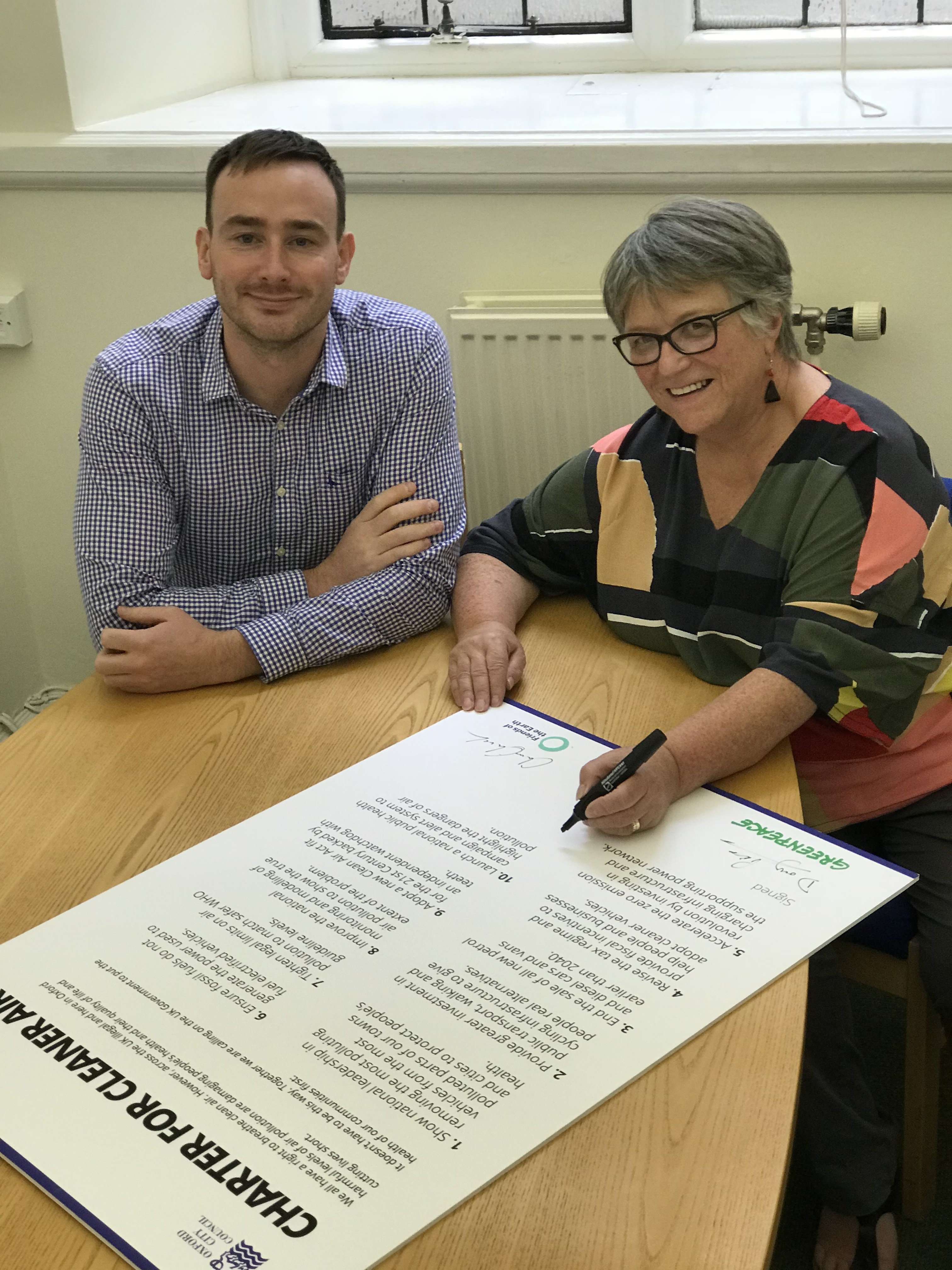Councillor Sally Longford, Portfolio Holder for Energy and Environment at Nottingham City Council, signs the Charter for Cleaner Air with Councillor Tom Hayes, Board Member for Safer, Greener, Environment at Oxford City Council